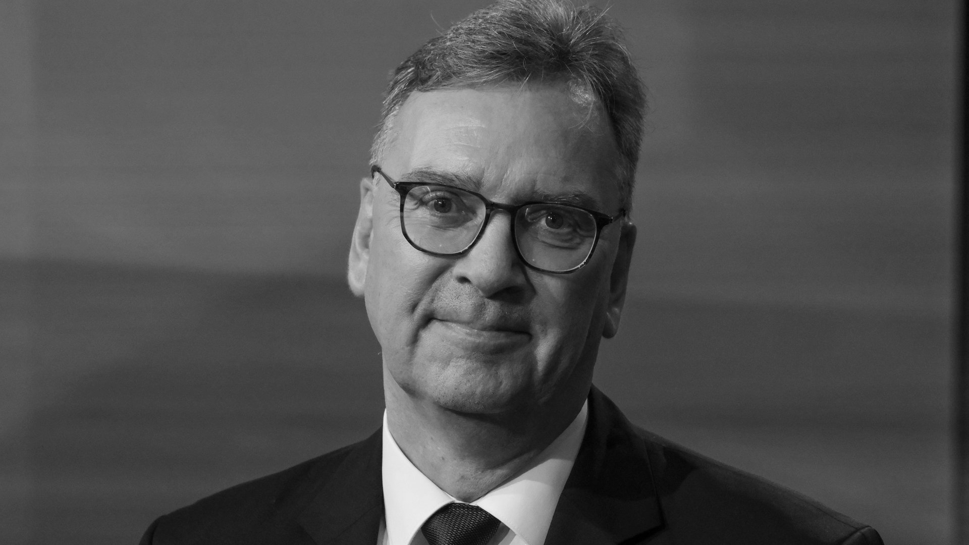 Porträt von Dr. Frank Umbach